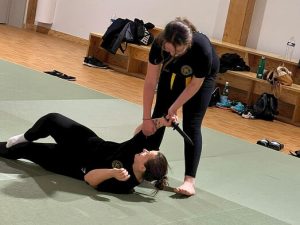 Pratique du Krav Maga au sol - Club de Val-de-Reuil